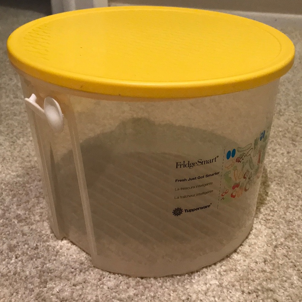 Tupperware Fridge Smart large 20 cup vented round container yellow veggies 3998